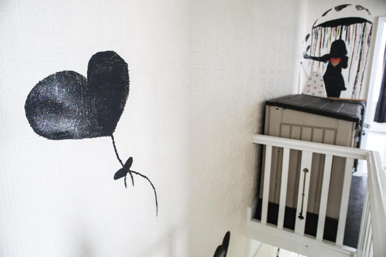 Banksy House By Serviced Living Liverpool Bagian luar foto